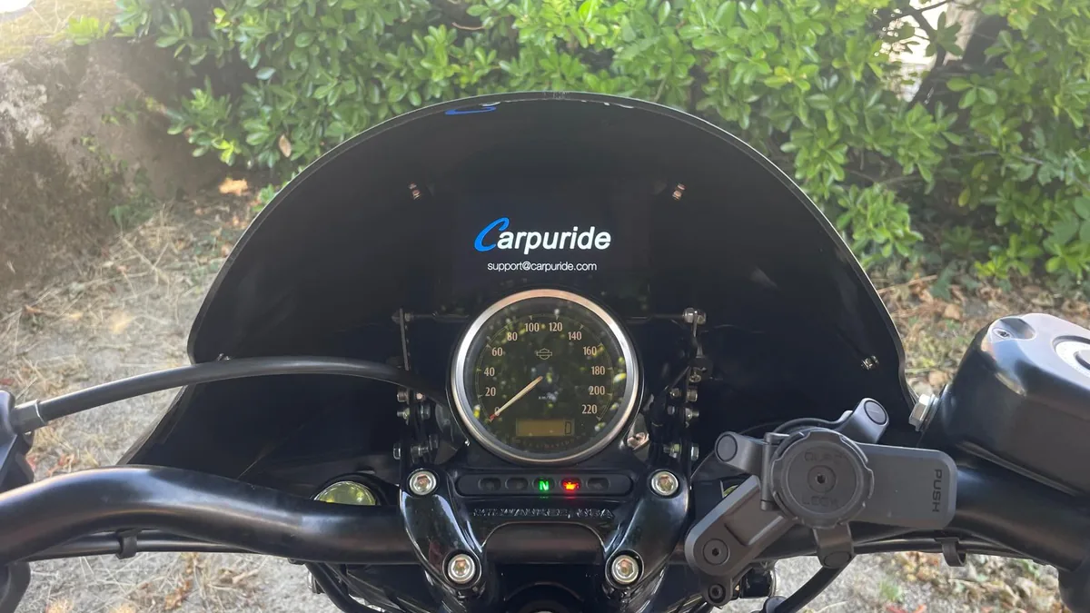 Carpuride 502H qui s'allume sur une Harley-Davidson Forty-Eight au démarrage de la moto