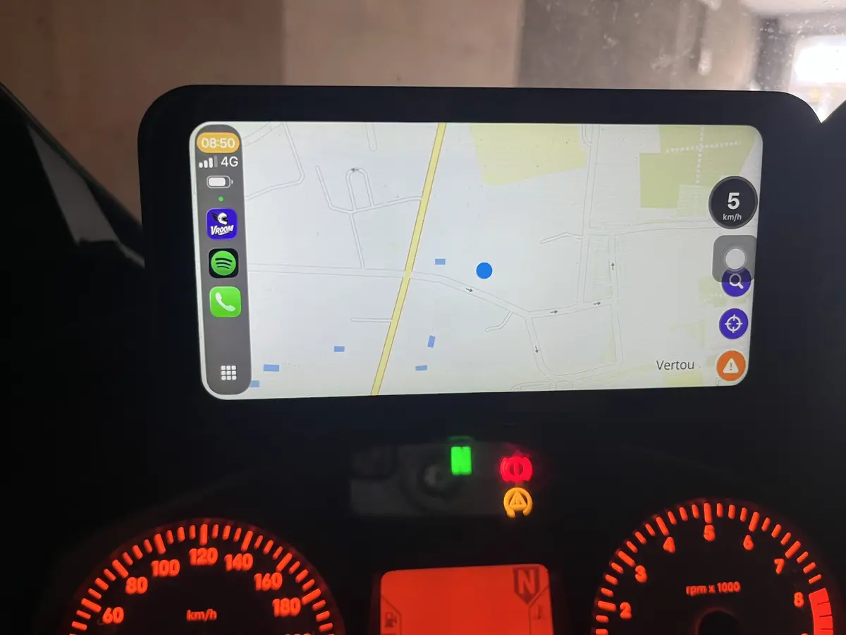 Real-time map on CarPlay with speed