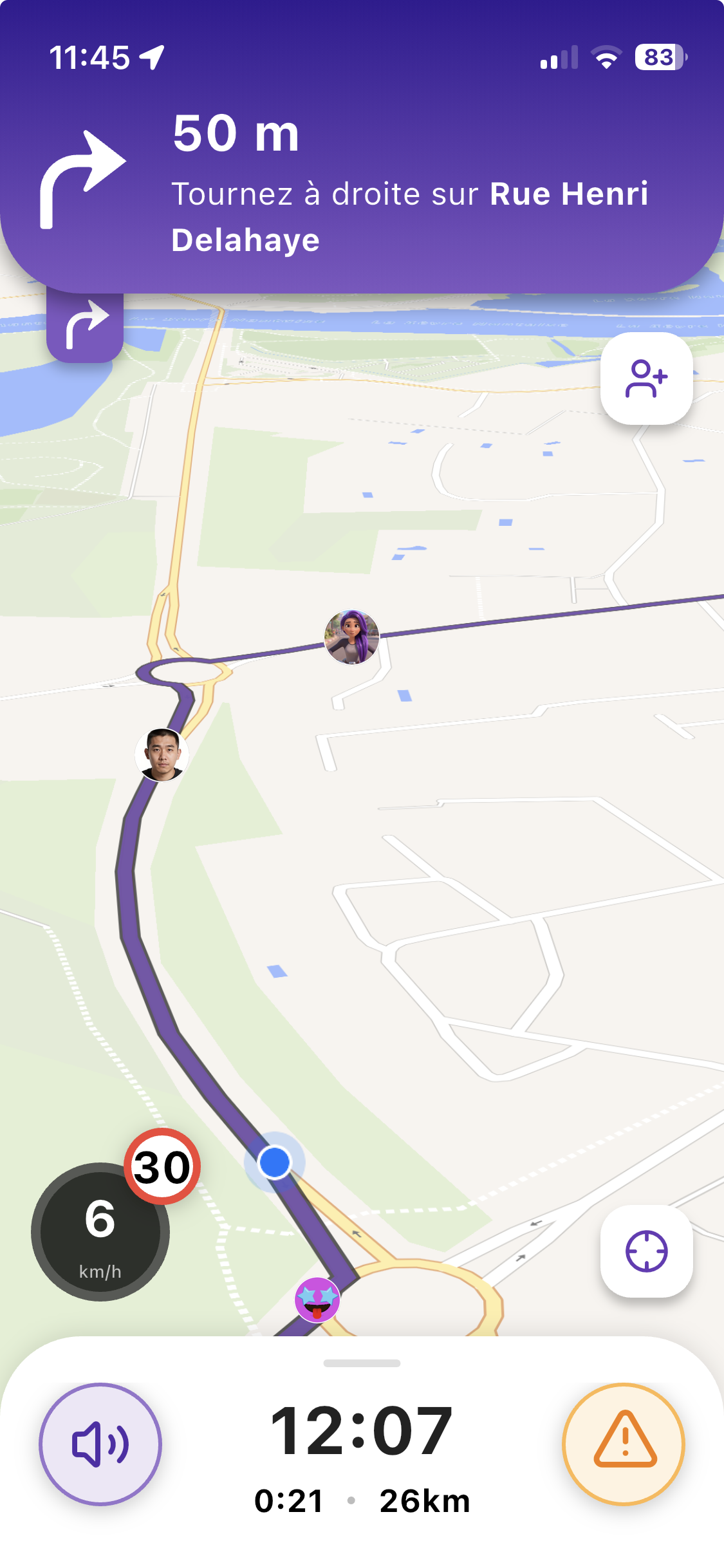 Écran GPS moto montrant les positions du groupe en temps réel