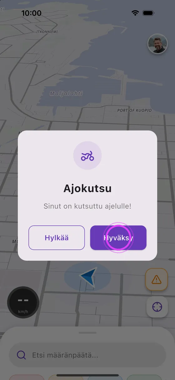 Hän hyväksyy